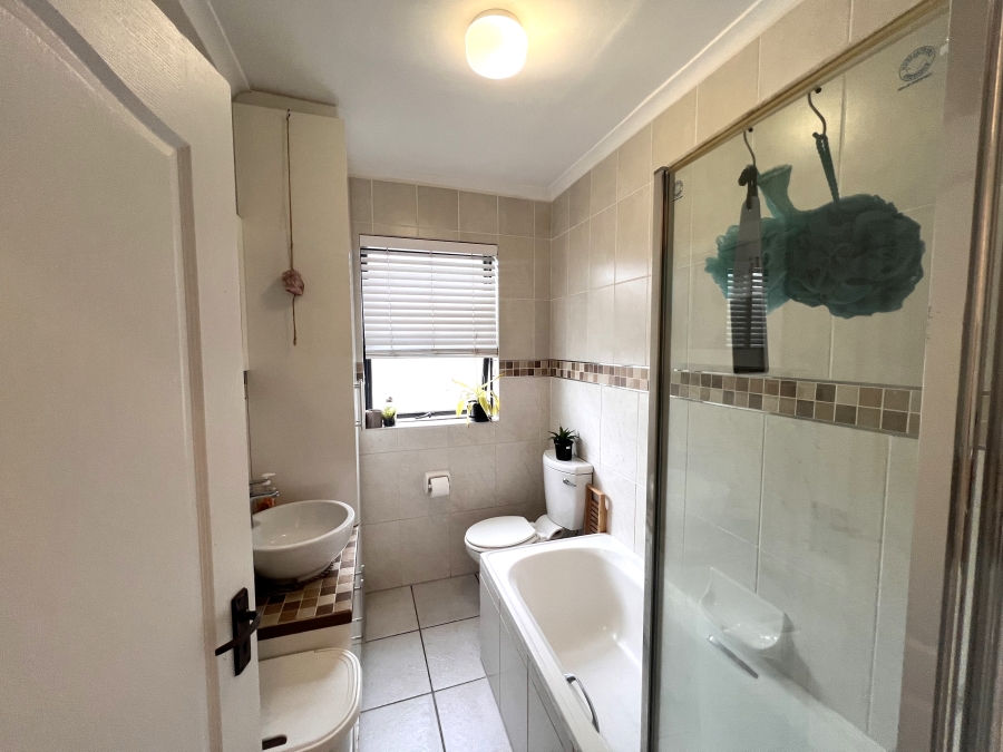 2 Bedroom Property for Sale in Royal Ascot Western Cape